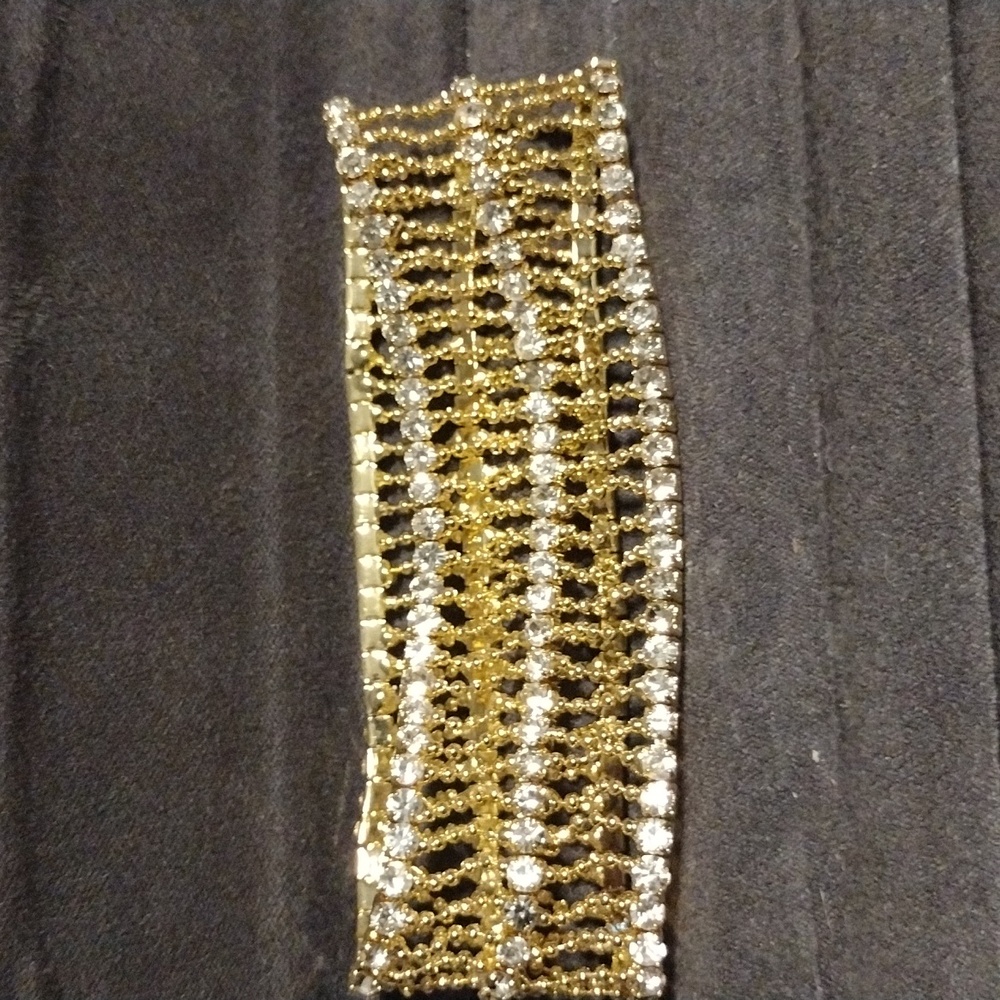 🦋 Lauren Spencer Elegant Stretch Bracelet Made With Genuine Crystals.